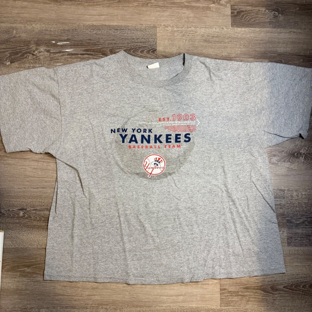 Majestic New York Yankees MLB Graphic T-Shirt Heather Gray Mens 2XL Style 1130